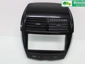 Moldura de la unidad delantera de radio/GPS