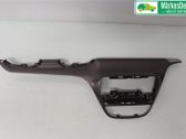 Moldura de la unidad delantera de radio/GPS