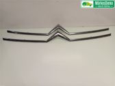 Manufacturer badge logo/emblem