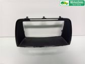 Moldura de la unidad delantera de radio/GPS