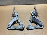Engine bonnet/hood hinges