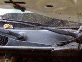 Front wiper blade arm