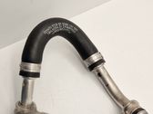Tuyau de liquide de refroidissement moteur