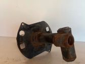 Front bumper mounting bracket