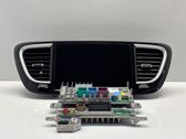 Radio / CD-Player / DVD-Player / Navigation