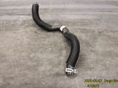 Tuyau de liquide de refroidissement moteur