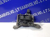 Engine mount bracket