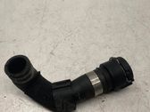 Tuyau de liquide de refroidissement moteur