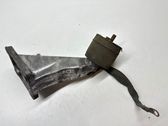 Engine mounting bracket