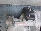 Engine mounting bracket