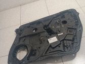 Mechanizm podnoszenia szyby przedniej bez silnika