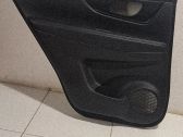 Moldura del tarjetero de la puerta trasera