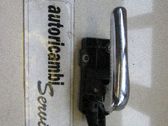 Manecilla interna puerta delantera