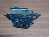 Engine bonnet/hood hinges