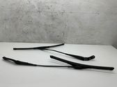 Windshield/front glass wiper blade