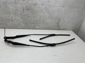 Windshield/front glass wiper blade