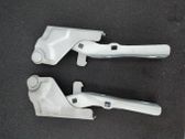 Engine bonnet/hood hinges