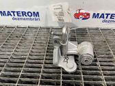 Engine bonnet/hood hinges