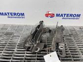 Engine bonnet/hood hinges