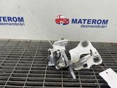 Engine bonnet/hood hinges