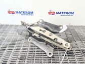 Engine bonnet/hood hinges