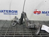 Engine bonnet/hood hinges