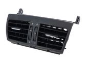 Rejilla de ventilación central del panel