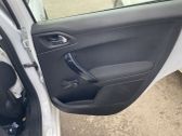 Moldura del tarjetero de la puerta trasera