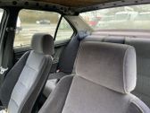 Reposacabezas del asiento delantero