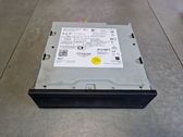 Radio / CD-Player / DVD-Player / Navigation