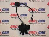 Fuel tank cap trim