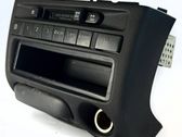 Radio/CD/DVD/GPS-pääyksikkö