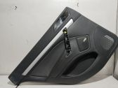 Moldura del tarjetero de la puerta trasera
