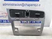 Rejilla de ventilación central del panel