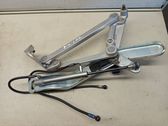 Tailgate/trunk/boot hinge