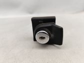 Tailgate lock latch