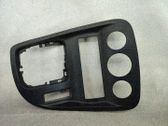 Moldura de la unidad delantera de radio/GPS