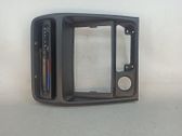 Moldura de la unidad delantera de radio/GPS