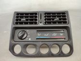 Moldura de la unidad delantera de radio/GPS