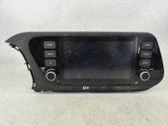 Radio / CD-Player / DVD-Player / Navigation