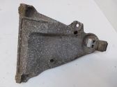 Engine mounting bracket