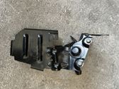 Engine mounting bracket