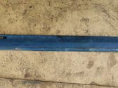 Side skirt front trim