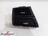 Rejilla de ventilación central del panel