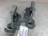 Engine bonnet/hood hinges