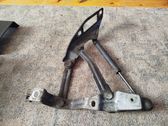 Engine bonnet/hood hinges
