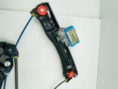 Rear window lifting mechanism without motor