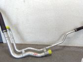Tuyau de liquide de refroidissement moteur