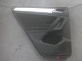 Moldura del tarjetero de la puerta trasera