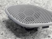 Altavoz de alta frecuencia en la puerta delantera